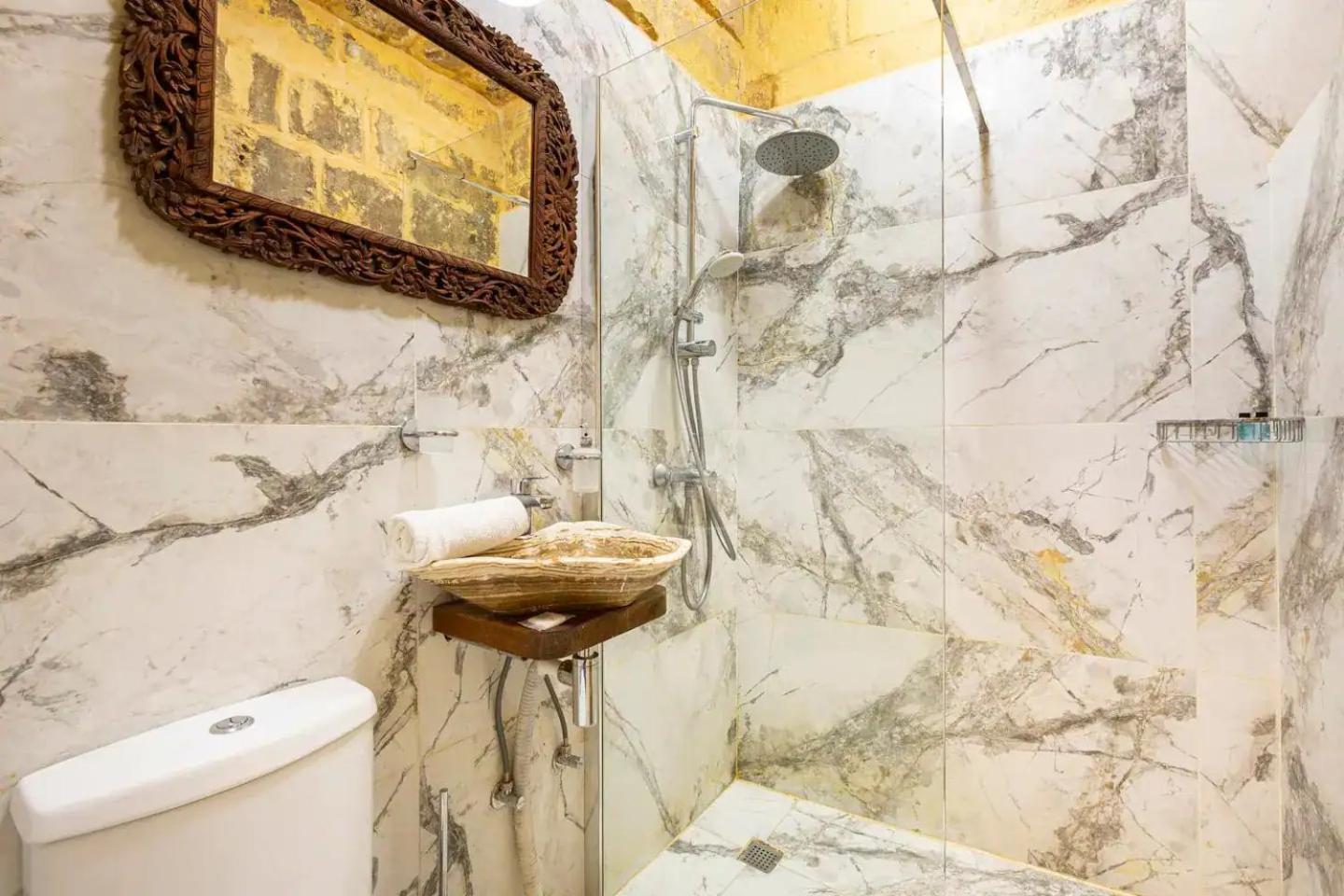 Historic Hideaways - 900 Year Old Converted Studios Victoria Exterior photo