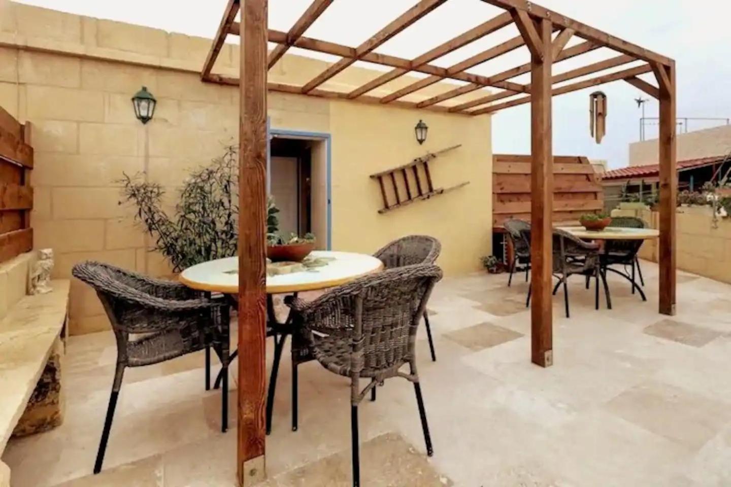 Historic Hideaways - 900 Year Old Converted Studios Victoria Exterior photo