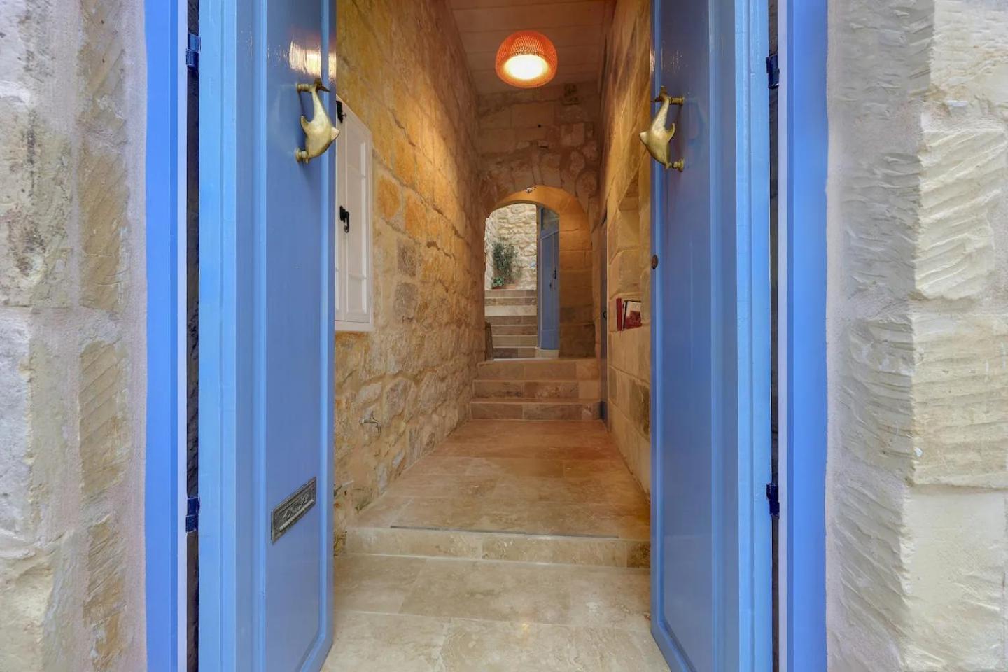 Historic Hideaways - 900 Year Old Converted Studios Victoria Exterior photo