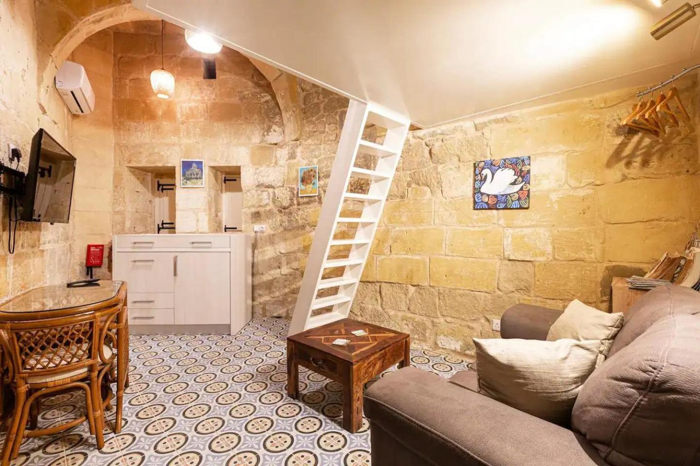 Historic Hideaways - 900 Year Old Converted Studios Victoria Exterior photo