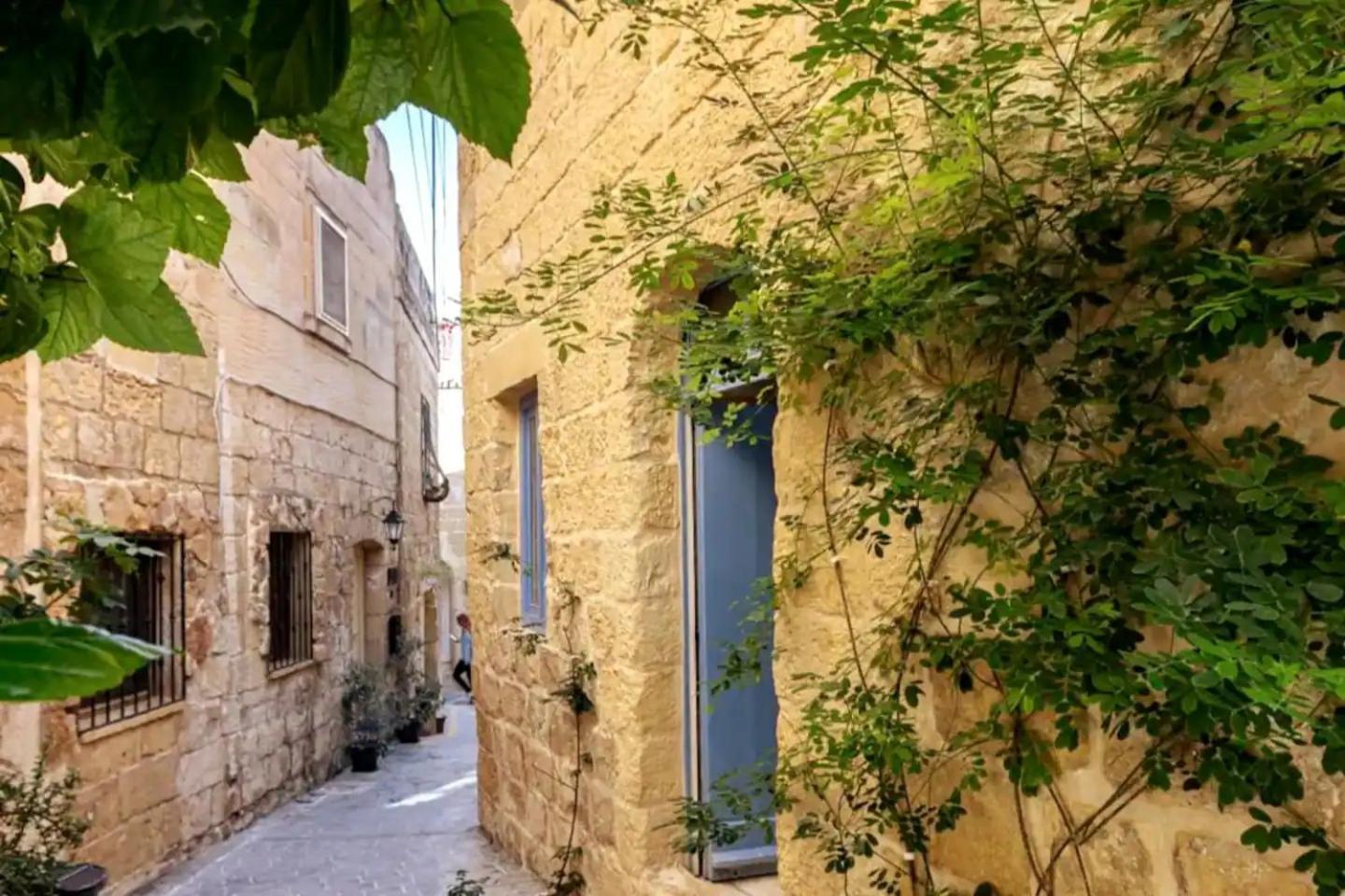 Historic Hideaways - 900 Year Old Converted Studios Victoria Exterior photo