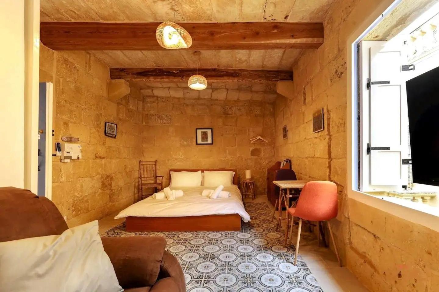 Historic Hideaways - 900 Year Old Converted Studios Victoria Exterior photo