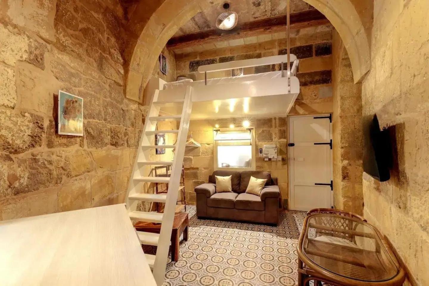 Historic Hideaways - 900 Year Old Converted Studios Victoria Exterior photo