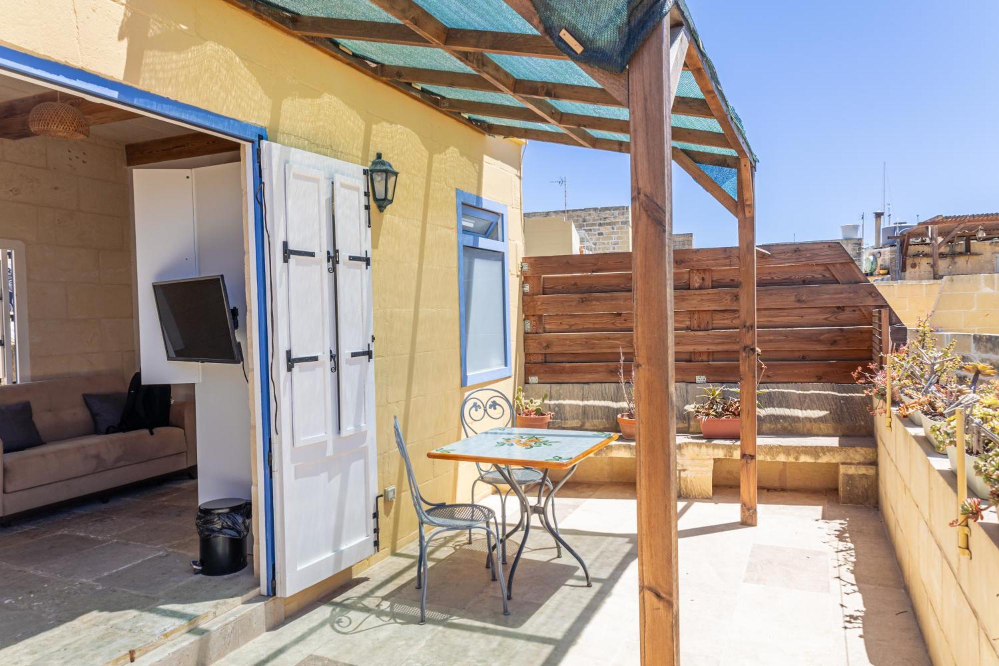 Historic Hideaways - 900 Year Old Converted Studios Victoria Exterior photo