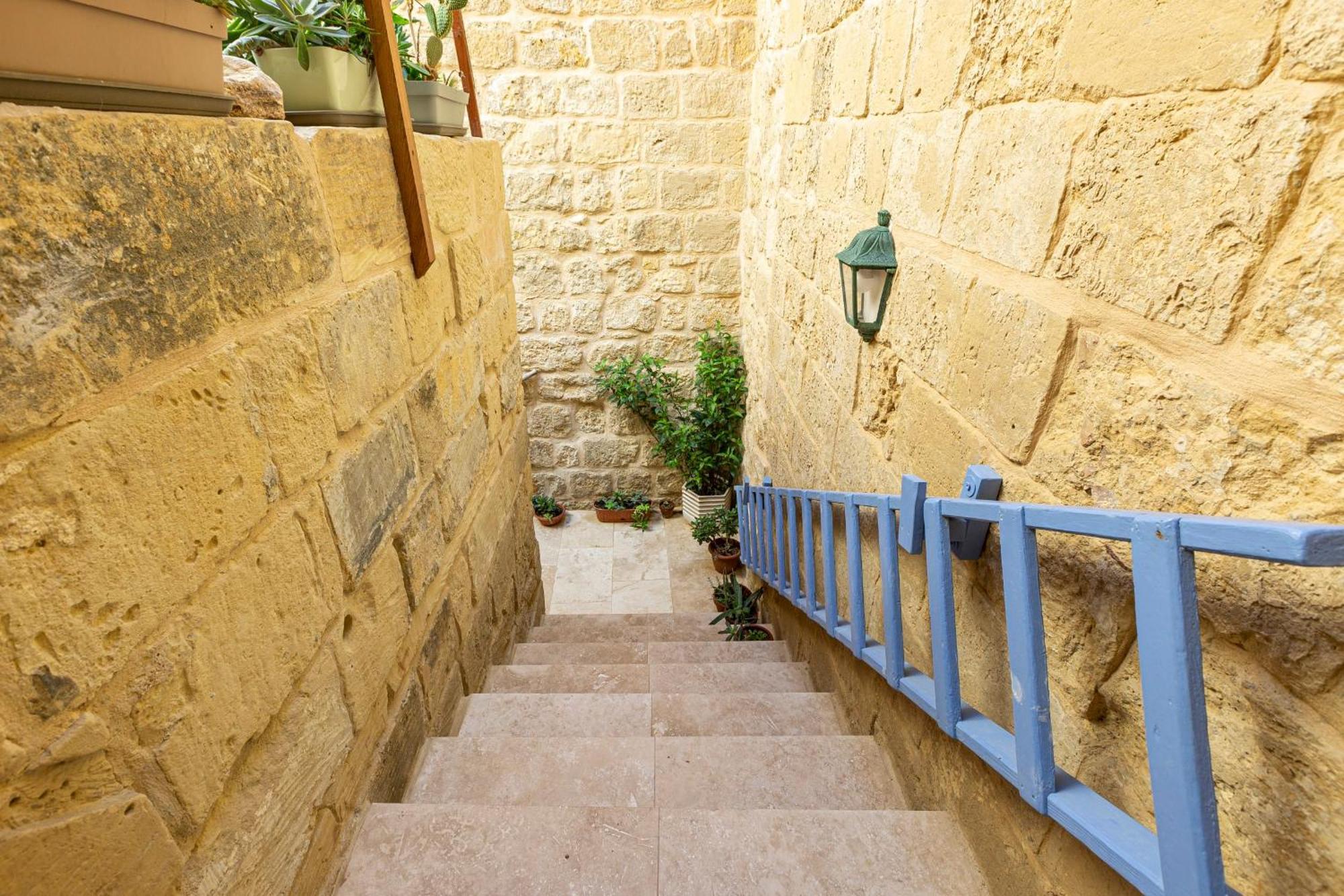 Historic Hideaways - 900 Year Old Converted Studios Victoria Exterior photo