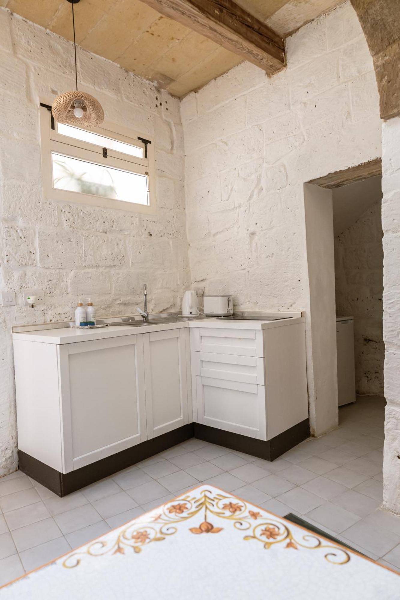 Historic Hideaways - 900 Year Old Converted Studios Victoria Exterior photo