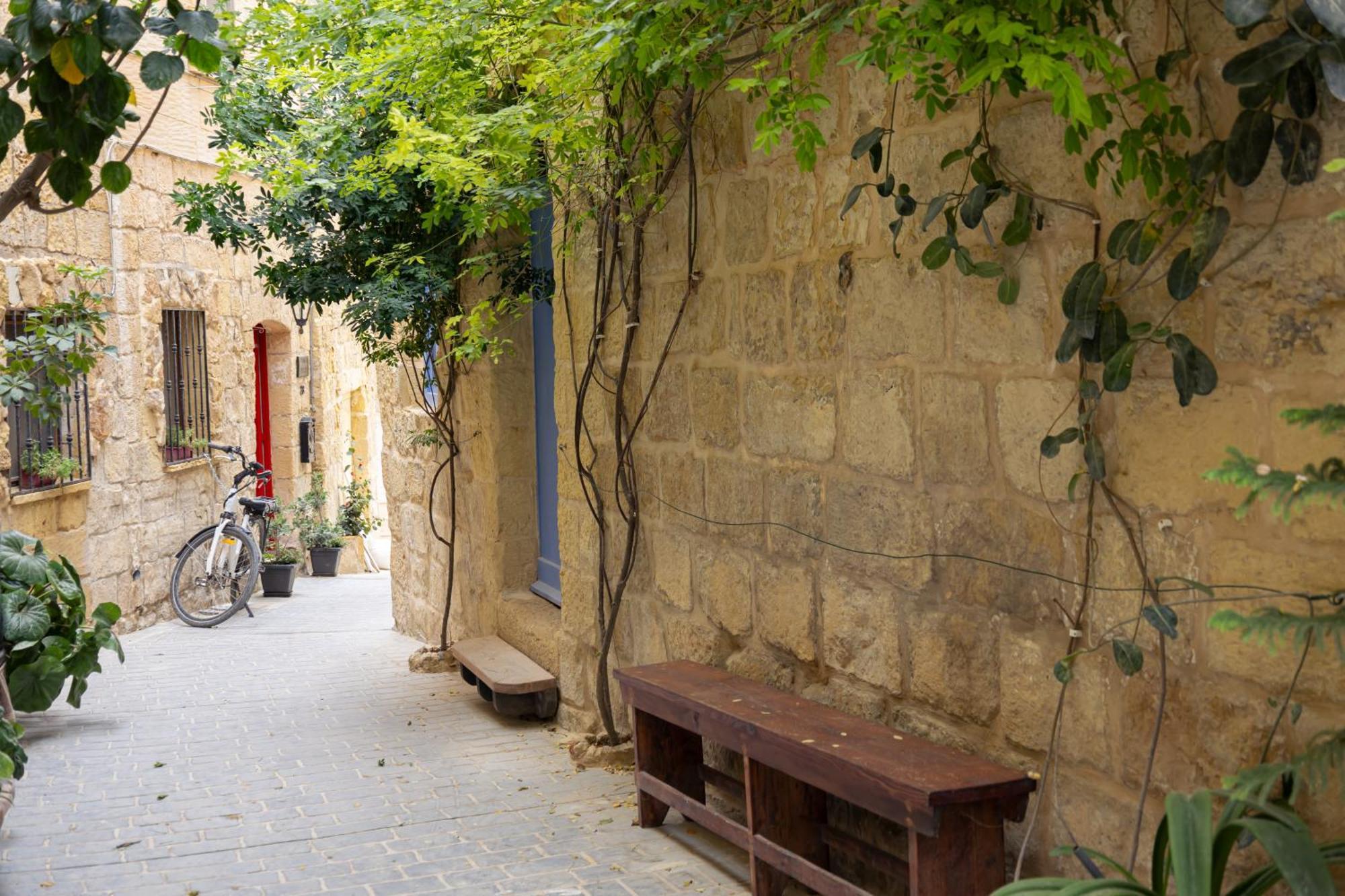 Historic Hideaways - 900 Year Old Converted Studios Victoria Exterior photo