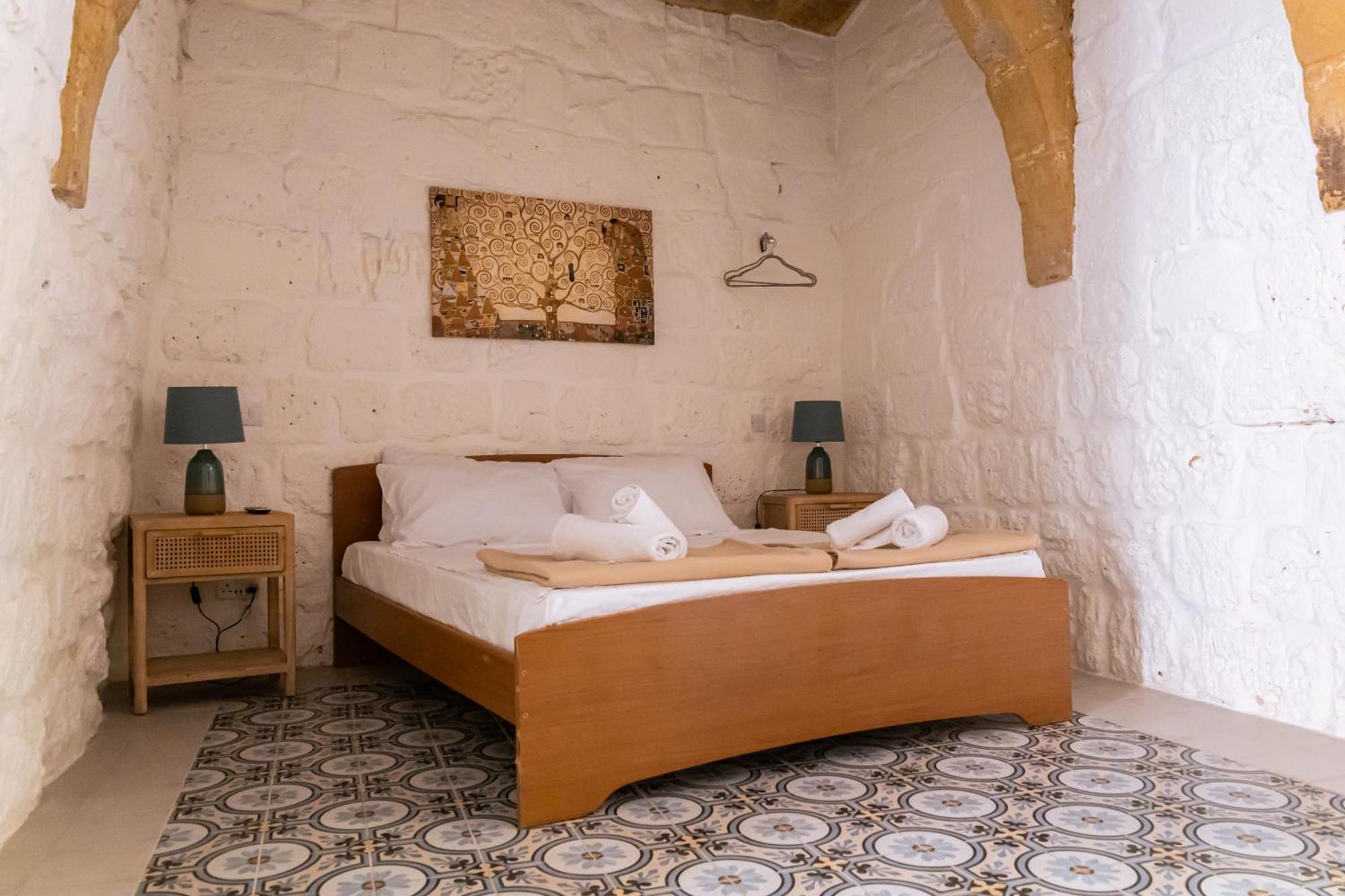 Historic Hideaways - 900 Year Old Converted Studios Victoria Exterior photo