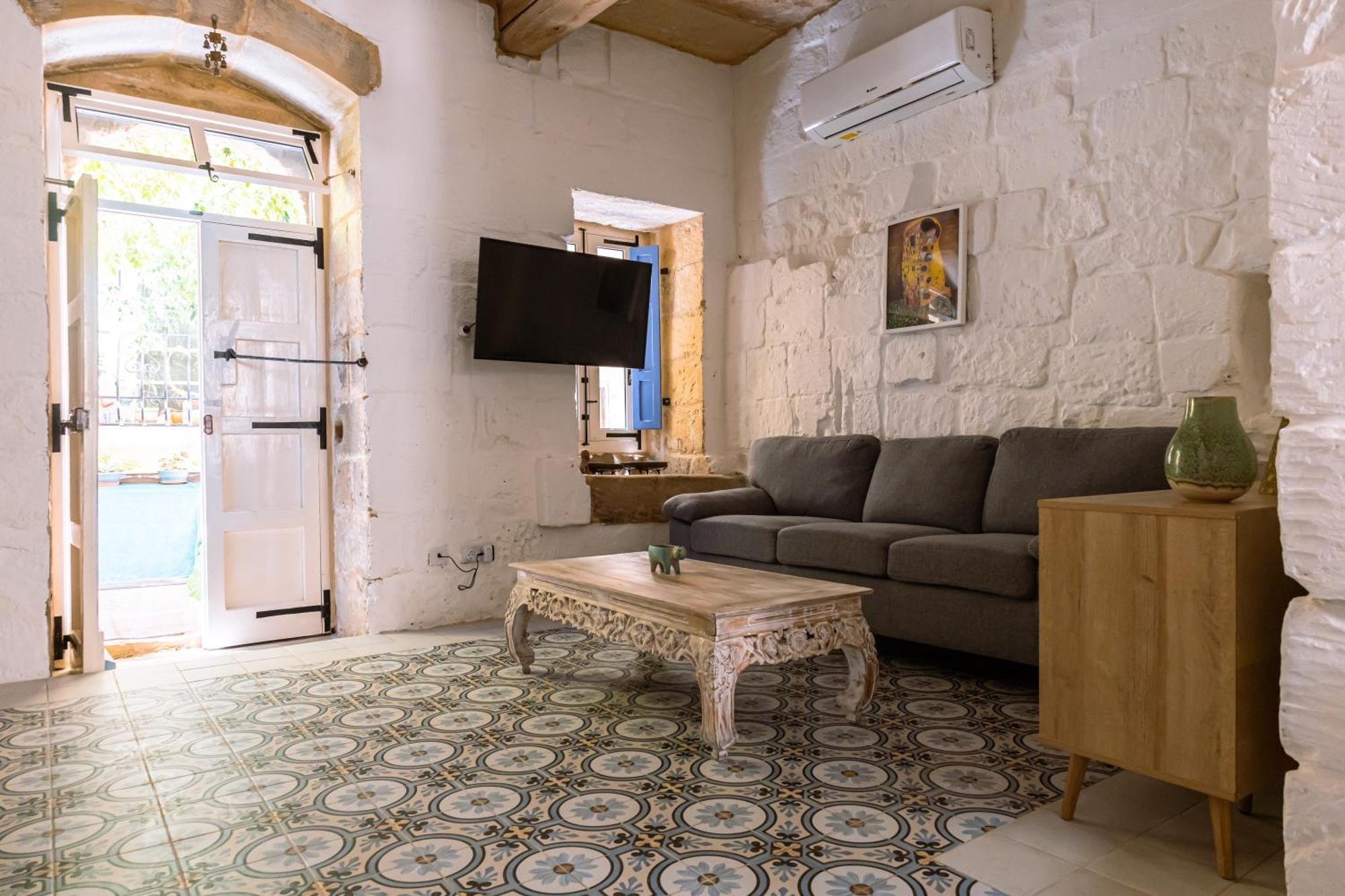 Historic Hideaways - 900 Year Old Converted Studios Victoria Exterior photo